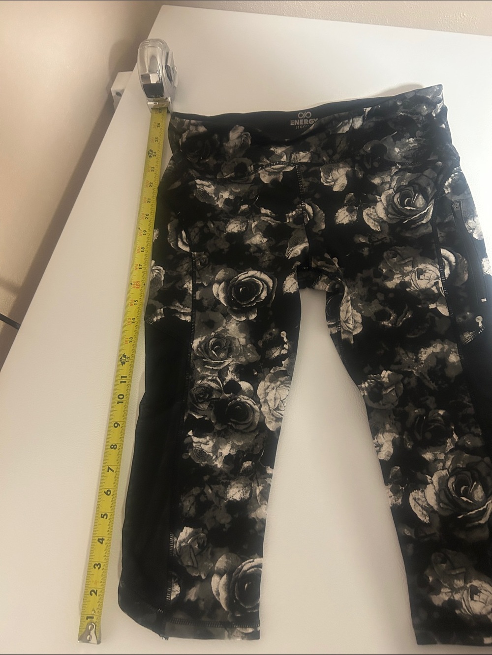 Black & White Floral Active Capris